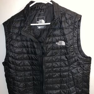 NORTH FACE VEST LARGE (BLACK)